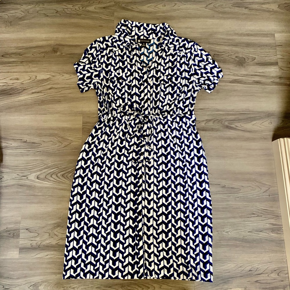 Woman’s size 6 Valerie Bertinelli dress